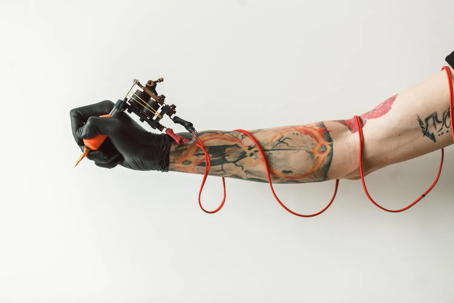 Dlaczego ludzie robią sobie tatuaże?